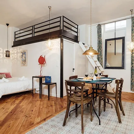 - Loft 23 Port Apartment *
