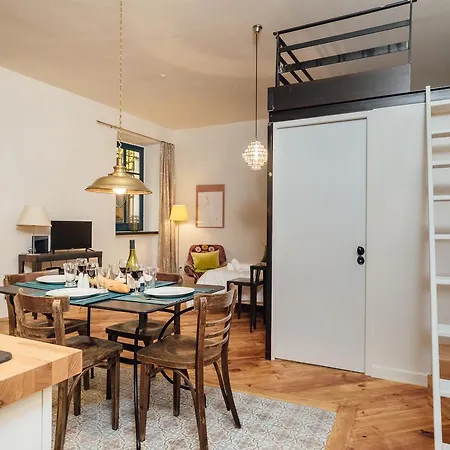 - Loft 23 Port Apartment *