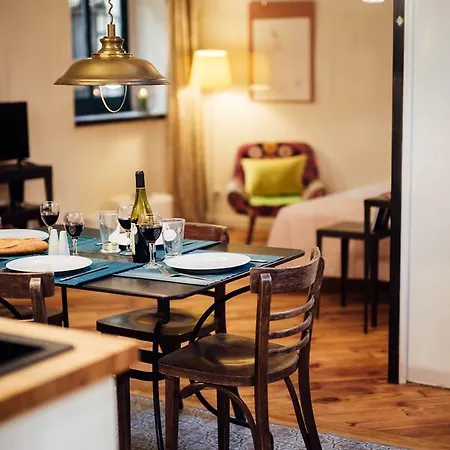 - Loft 23 Port Apartment *